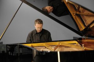 Pianist Chris Geisler: Foto frontal 2