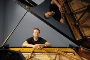 Pianist Chris Geisler: Foto frontal